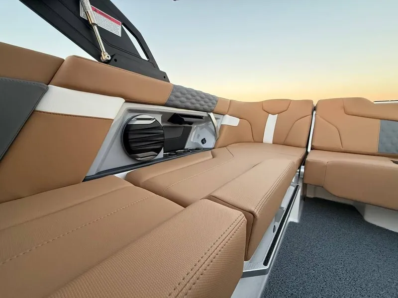 Slide: The Image of MasterCraft XT23 2026 - 22