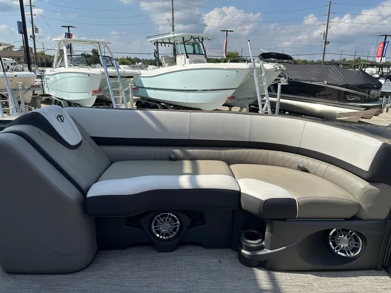 Slide: The Image of Tahoe CAS FUNSHIP25T 2023 - 15