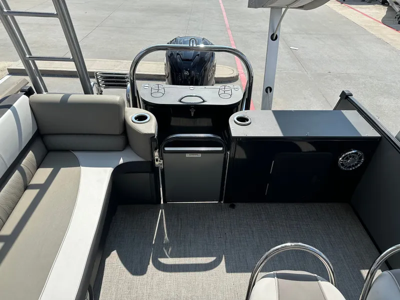 Slide: The Image of Tahoe CAS FUNSHIP25T 2023 - 32