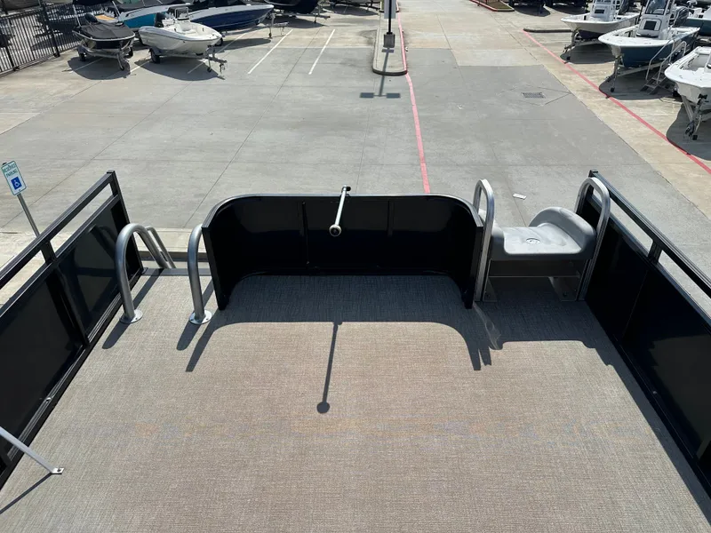 Slide: The Image of Tahoe CAS FUNSHIP25T 2023 - 35