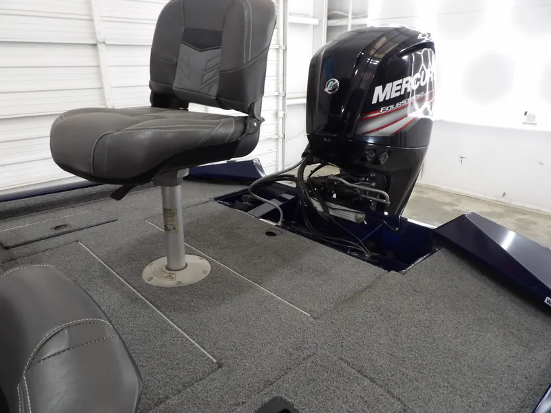 Slide: The Image of Tracker Pro Team 175 2019 - 13