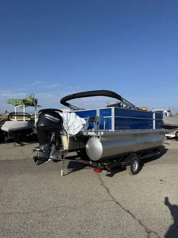 Slide: The Image of Sun Tracker Party Barge 16 DLX 2026 - 3