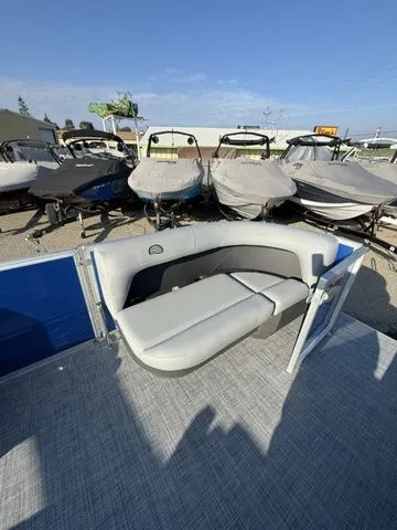 Slide: The Image of Sun Tracker Party Barge 16 DLX 2026 - 6