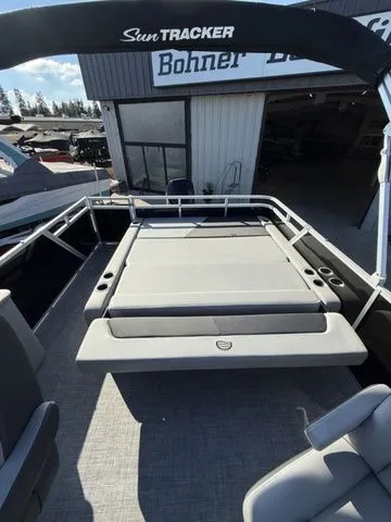 Slide: The Image of Sun Tracker Party Barge 22 RF XP3 2026 - 13