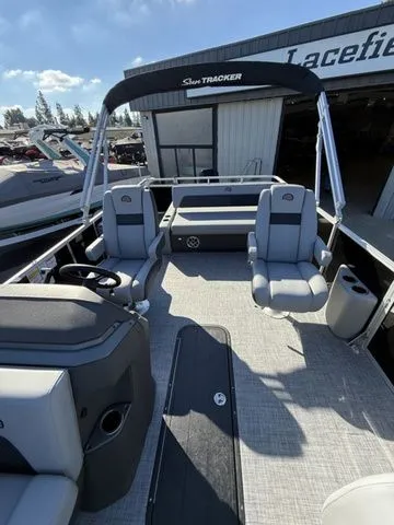 Slide: The Image of Sun Tracker Party Barge 22 RF XP3 2026 - 18