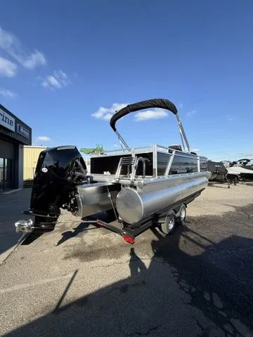 Slide: The Image of Sun Tracker Party Barge 22 RF XP3 2026 - 3