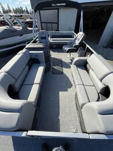 Slide: The Image of Sun Tracker Party Barge 22 RF XP3 2026 - 4