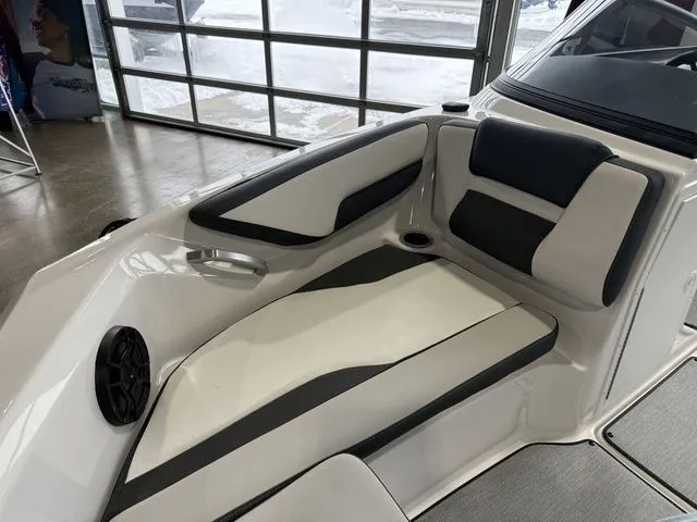 Slide: The Image of Yamaha AR195 2026 - 25