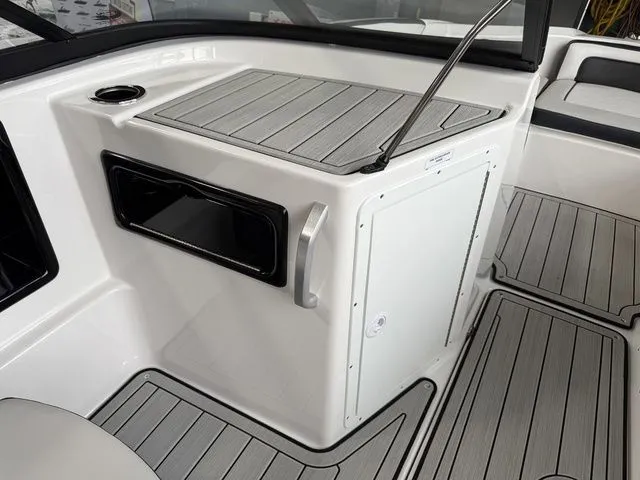 Slide: The Image of Yamaha 195S 2026 - 13