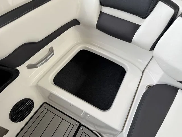 Slide: The Image of Yamaha 195S 2026 - 8