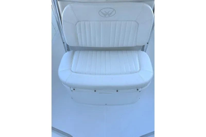 Slide: The Image of White cushioned seat on 2006 Southport 26 Center Console boat. - 12