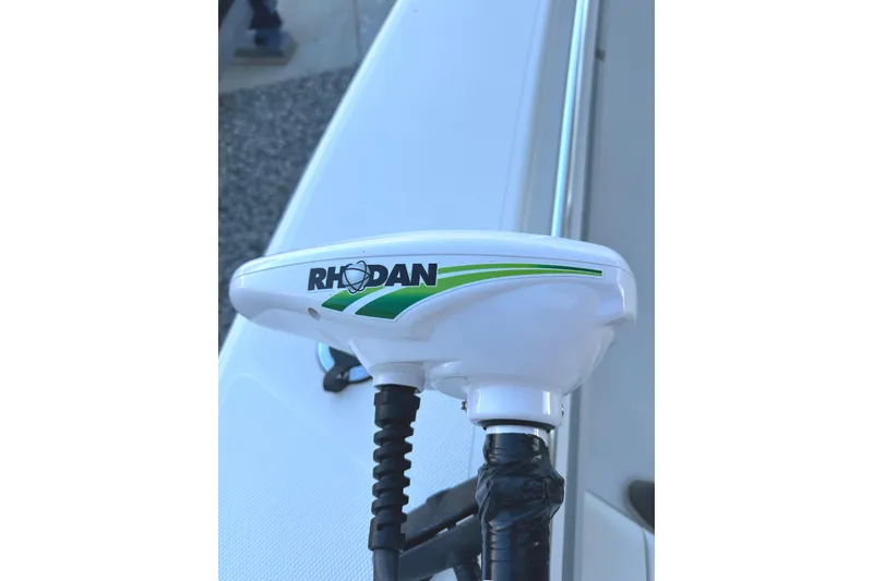 Slide: The Image of Rhodan trolling motor on 2006 Southport 26 Center Console boat. - 16