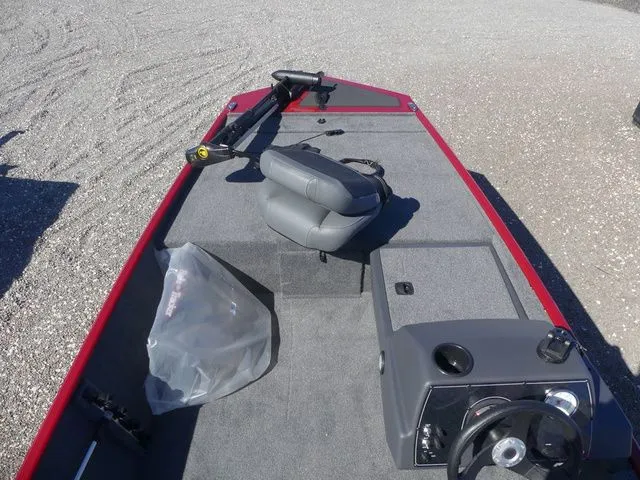 Slide: The Image of Tracker Bass Tracker Classic XL 2026 - 13