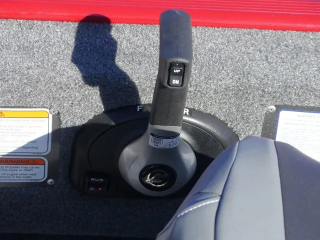 Slide: The Image of Tracker Bass Tracker Classic XL 2026 - 17