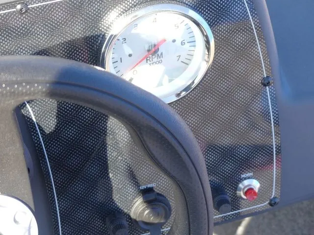 Slide: The Image of Tracker Bass Tracker Classic XL 2026 - 18