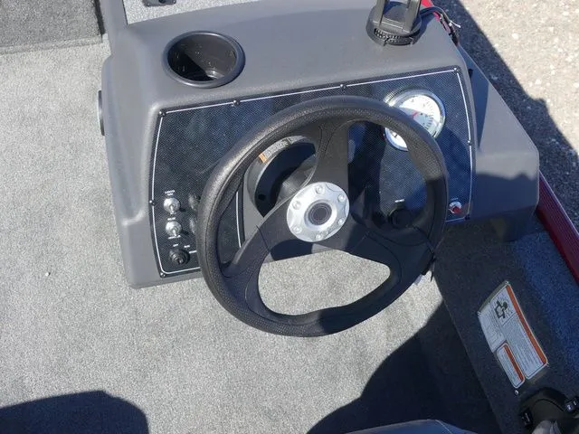 Slide: The Image of Tracker Bass Tracker Classic XL 2026 - 20