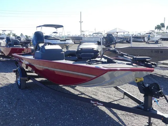 Slide: The Image of Tracker Bass Tracker Classic XL 2026 - 3