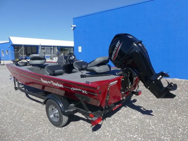 Slide: The Image of Tracker Bass Tracker Classic XL 2026 - 6