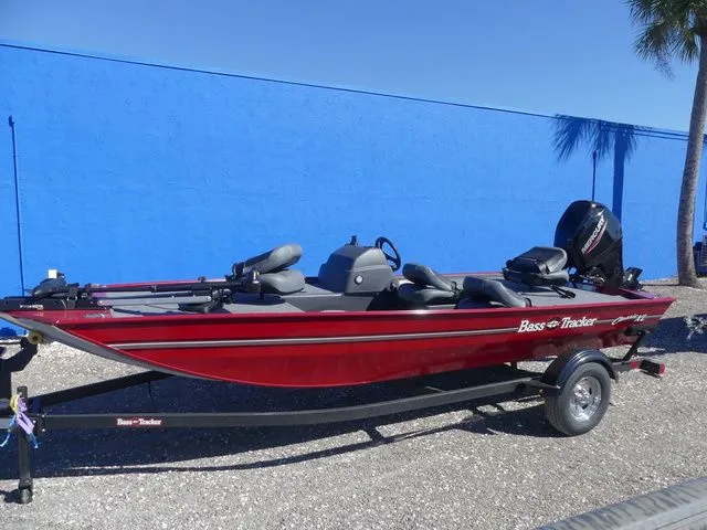 Slide: The Image of Tracker Bass Tracker Classic XL 2026 - 7