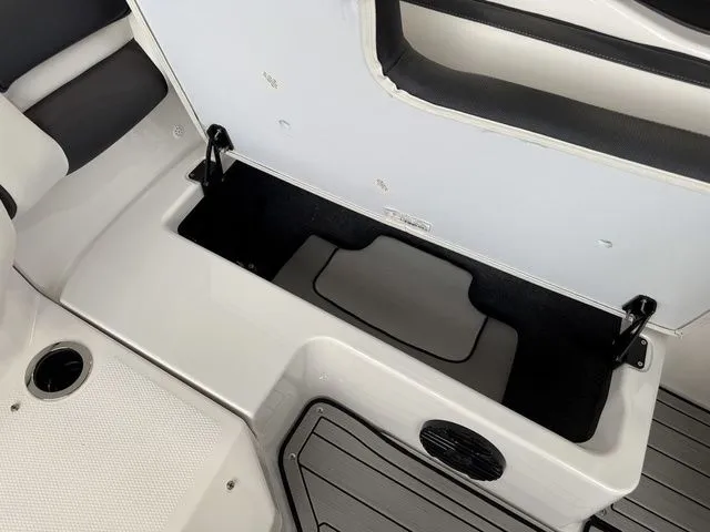 Slide: The Image of Yamaha 195S 2026 - 10