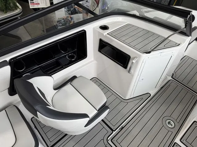 Slide: The Image of Yamaha 195S 2026 - 11