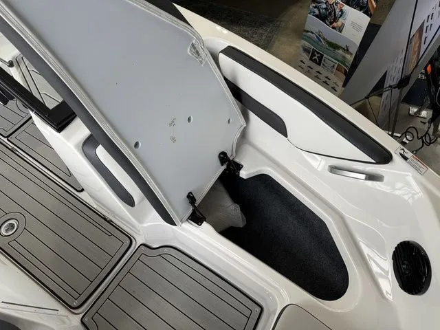 Slide: The Image of Yamaha 195S 2026 - 24