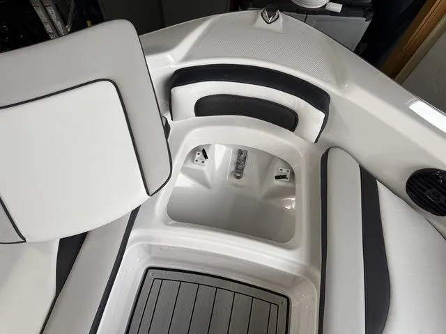 Slide: The Image of Yamaha 195S 2026 - 27