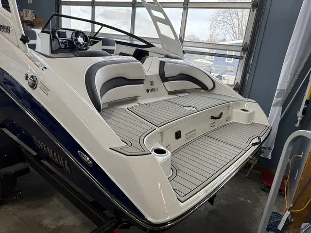 Slide: The Image of Yamaha 195S 2026 - 3