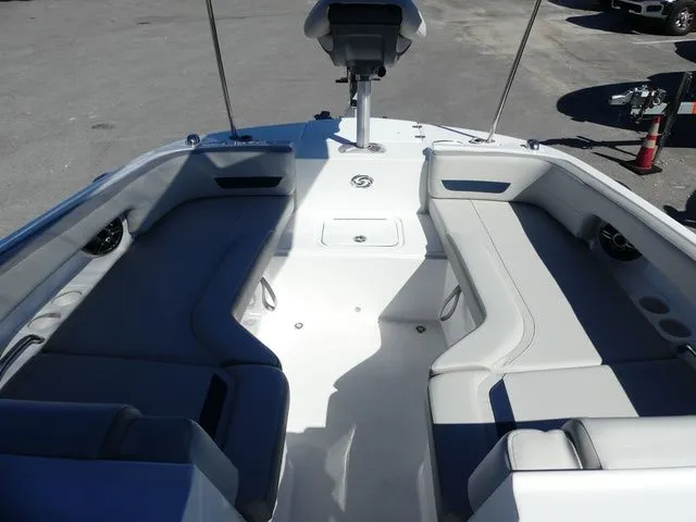 Slide: The Image of Hurricane SunDeck 235 OB 2026 - 12