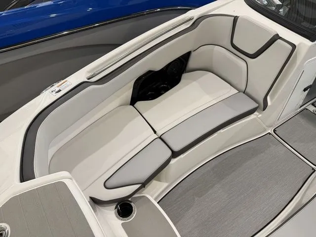 Slide: The Image of Yamaha AR250 2025 - 30