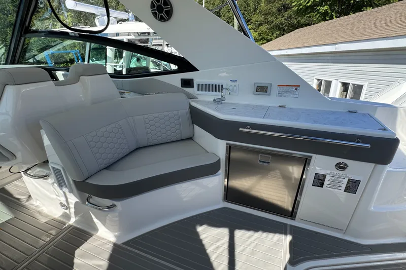 Slide: The Image of Sea Ray Sundancer 320 Outboard 2026 - 10
