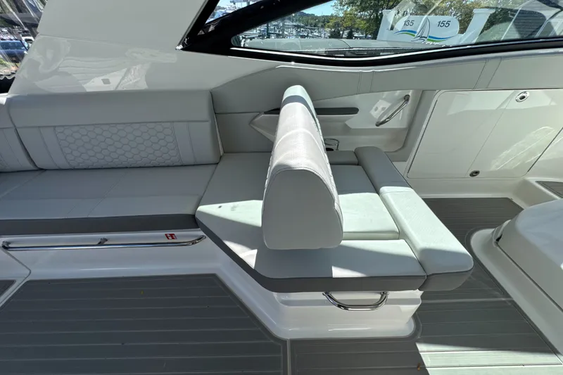 Slide: The Image of Sea Ray Sundancer 320 Outboard 2026 - 15