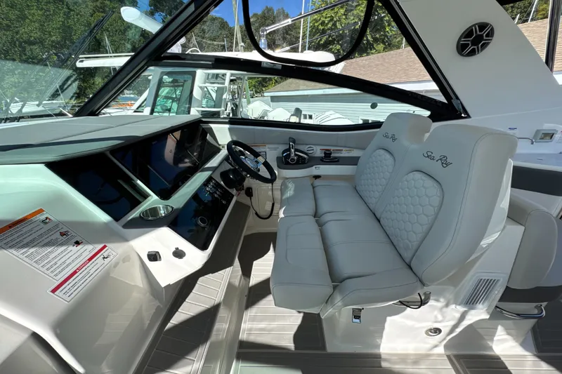 Slide: The Image of Sea Ray Sundancer 320 Outboard 2026 - 17