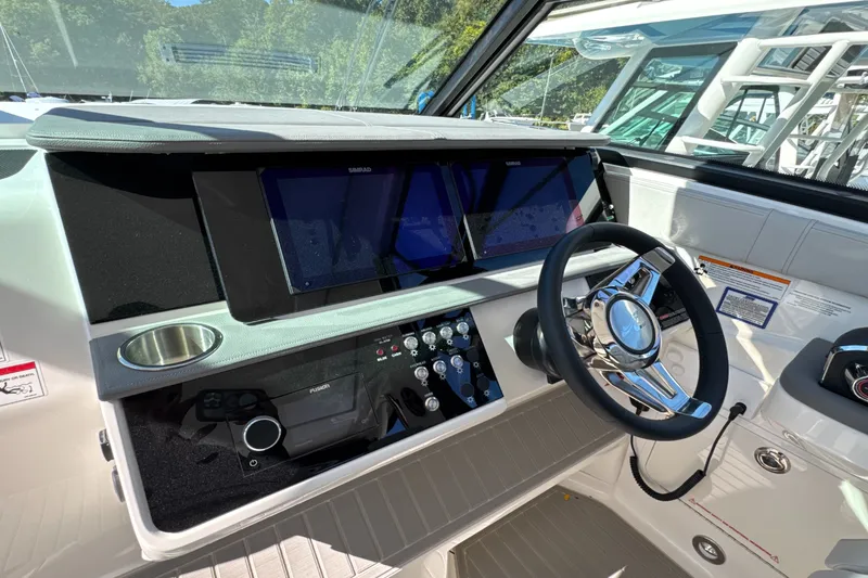 Slide: The Image of Sea Ray Sundancer 320 Outboard 2026 - 19