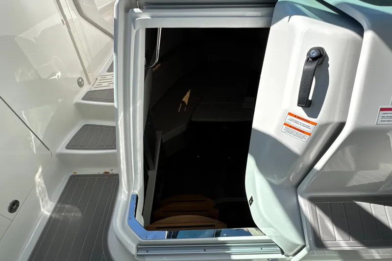 Slide: The Image of Sea Ray Sundancer 320 Outboard 2026 - 21