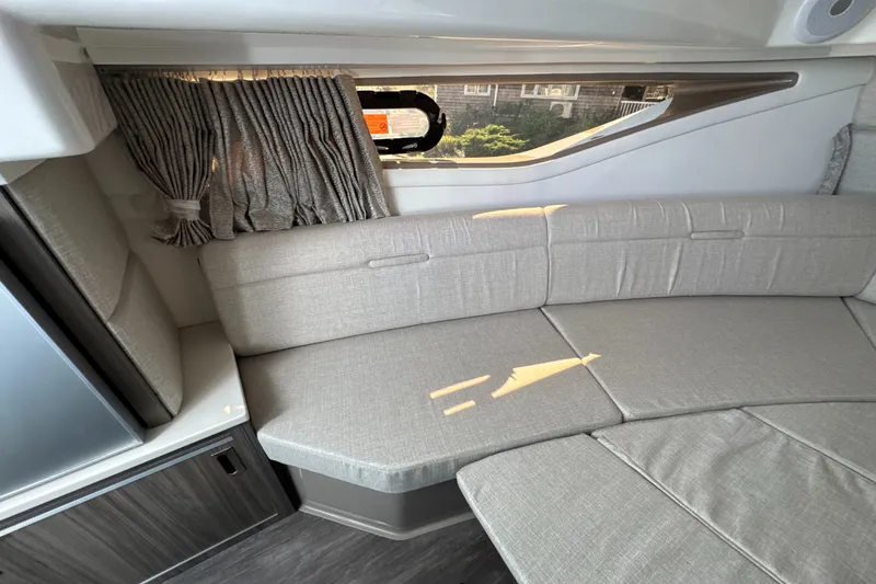 Slide: The Image of Sea Ray Sundancer 320 Outboard 2026 - 23