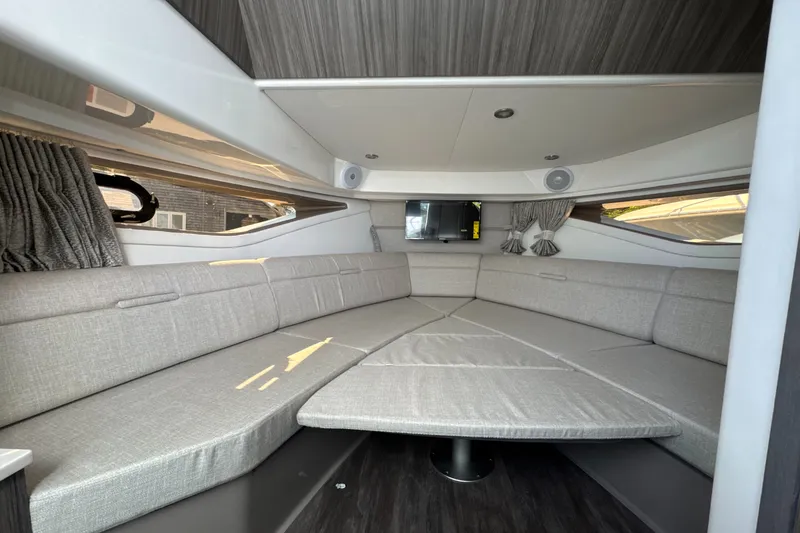 Slide: The Image of Sea Ray Sundancer 320 Outboard 2026 - 24