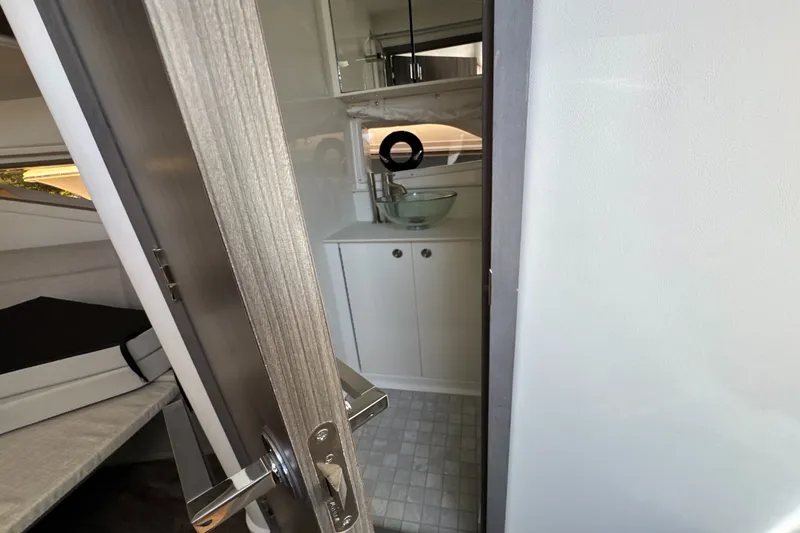 Slide: The Image of Sea Ray Sundancer 320 Outboard 2026 - 26