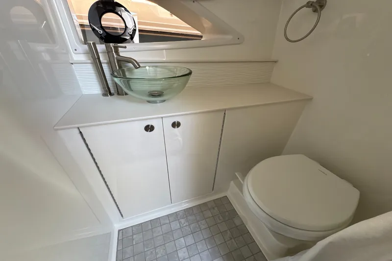 Slide: The Image of Sea Ray Sundancer 320 Outboard 2026 - 27