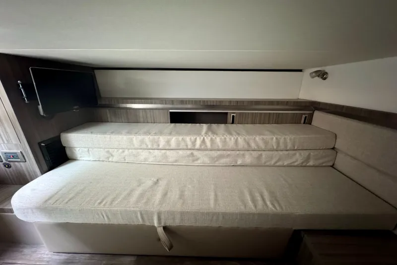 Slide: The Image of Sea Ray Sundancer 320 Outboard 2026 - 28