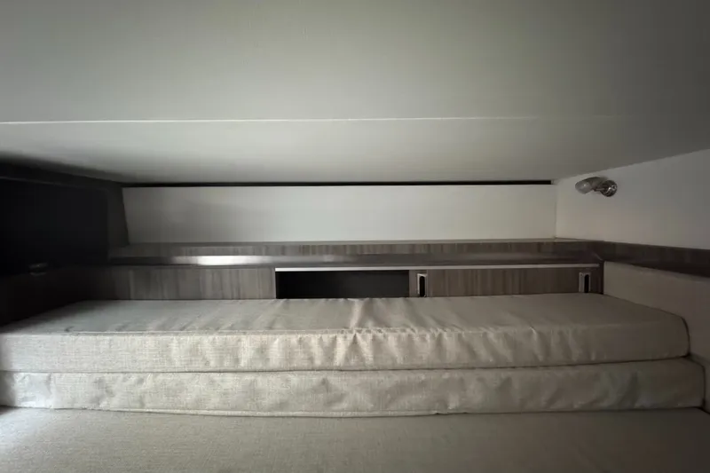 Slide: The Image of Sea Ray Sundancer 320 Outboard 2026 - 30