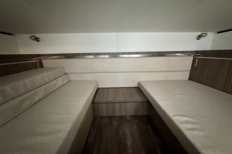 Slide: The Image of Sea Ray Sundancer 320 Outboard 2026 - 31