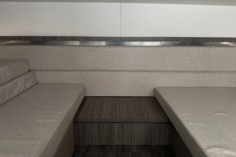 Slide: The Image of Sea Ray Sundancer 320 Outboard 2026 - 32