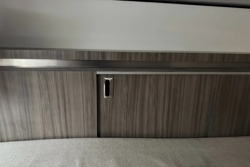 Slide: The Image of Sea Ray Sundancer 320 Outboard 2026 - 34