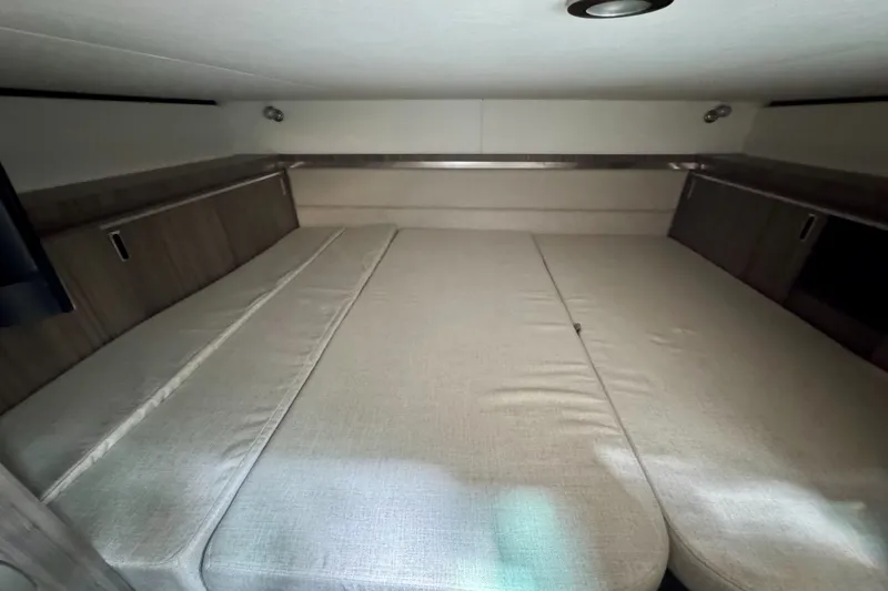 Slide: The Image of Sea Ray Sundancer 320 Outboard 2026 - 35