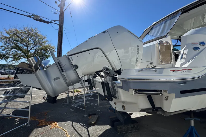 Slide: The Image of Sea Ray Sundancer 320 Outboard 2026 - 4
