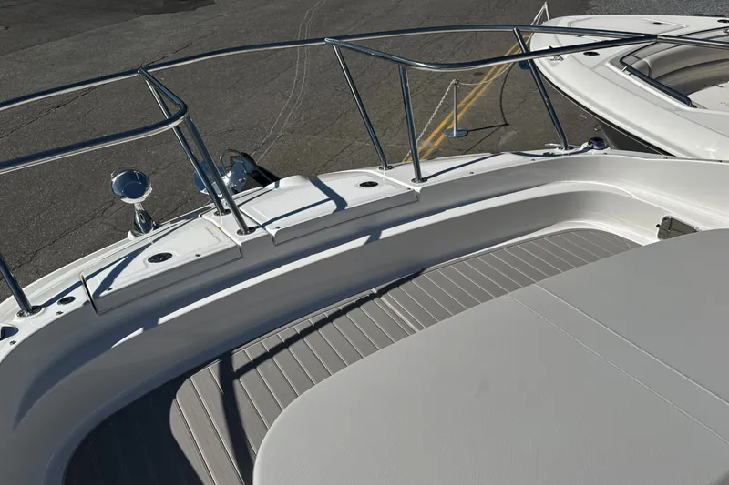 Slide: The Image of Sea Ray Sundancer 320 Outboard 2026 - 42