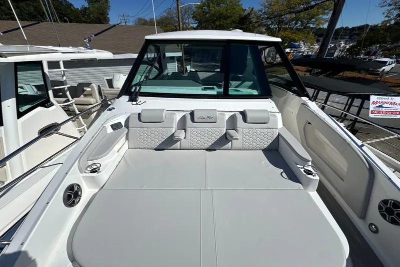 Slide: The Image of Sea Ray Sundancer 320 Outboard 2026 - 44