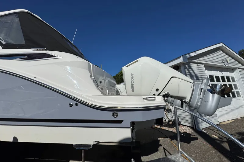 Slide: The Image of Sea Ray Sundancer 320 Outboard 2026 - 5