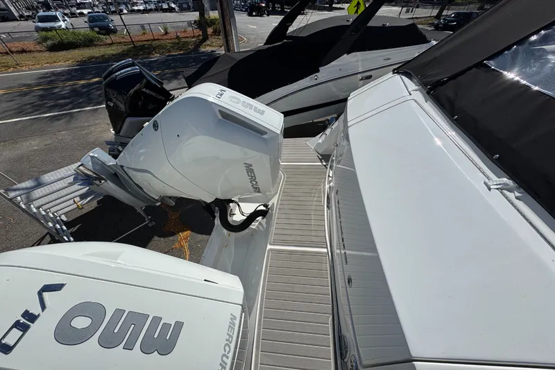 Slide: The Image of Sea Ray Sundancer 320 Outboard 2026 - 6